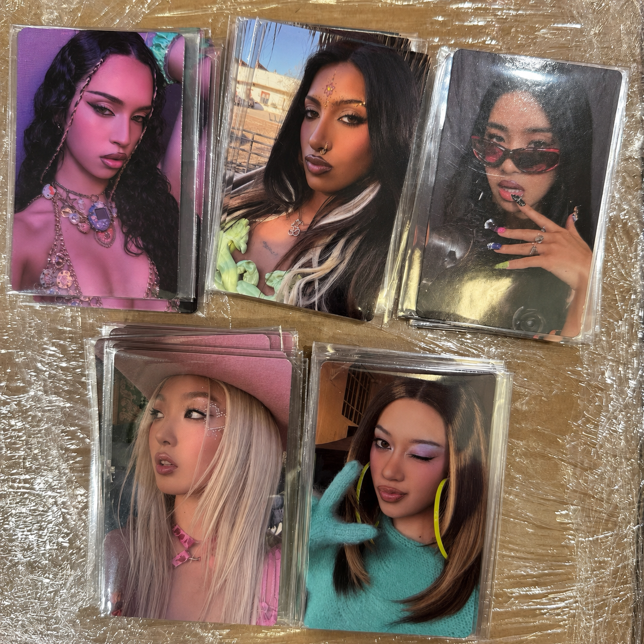 KATSEYE Beautiful Chaos Pinky Up Weverse Offline Fansign Photocard