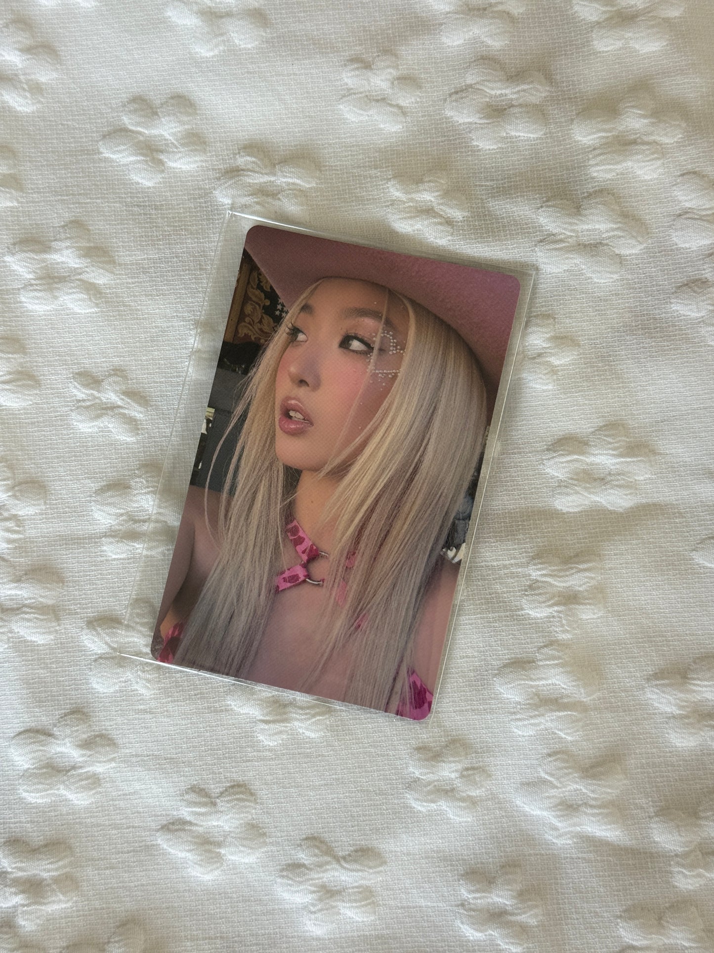KATSEYE Beautiful Chaos Pinky Up Weverse Offline Fansign Photocard